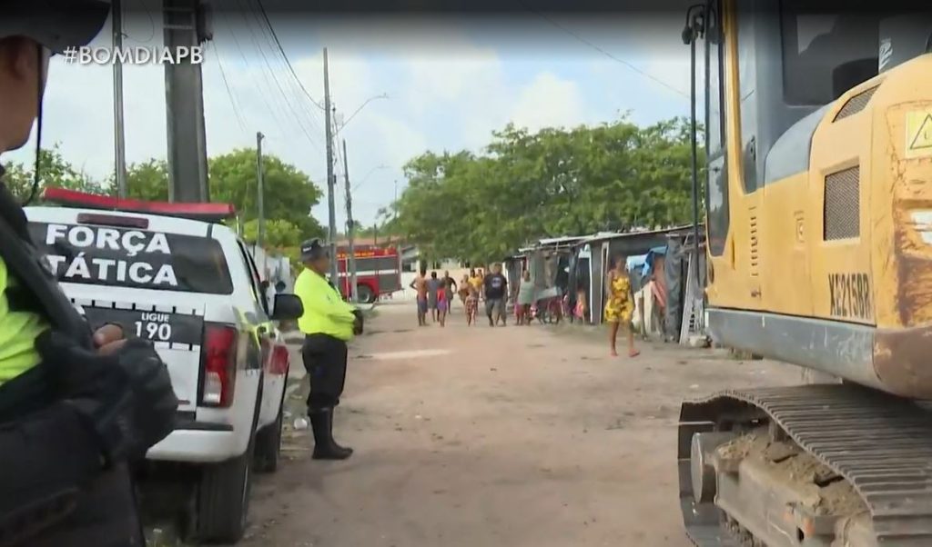 terreno-ocupado-por-barracos-improvisados-sofre-reintegracao-de-posse-para-construcao-de-praca-na-zona-sul-de-joao-pessoa