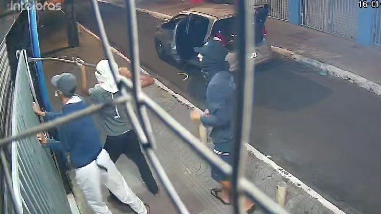 tres-homens-sao-presos-em-flagrante-durante-tentativa-de-arrombamento-de-loja-no-centro-de-joao-pessoa;-veja-video